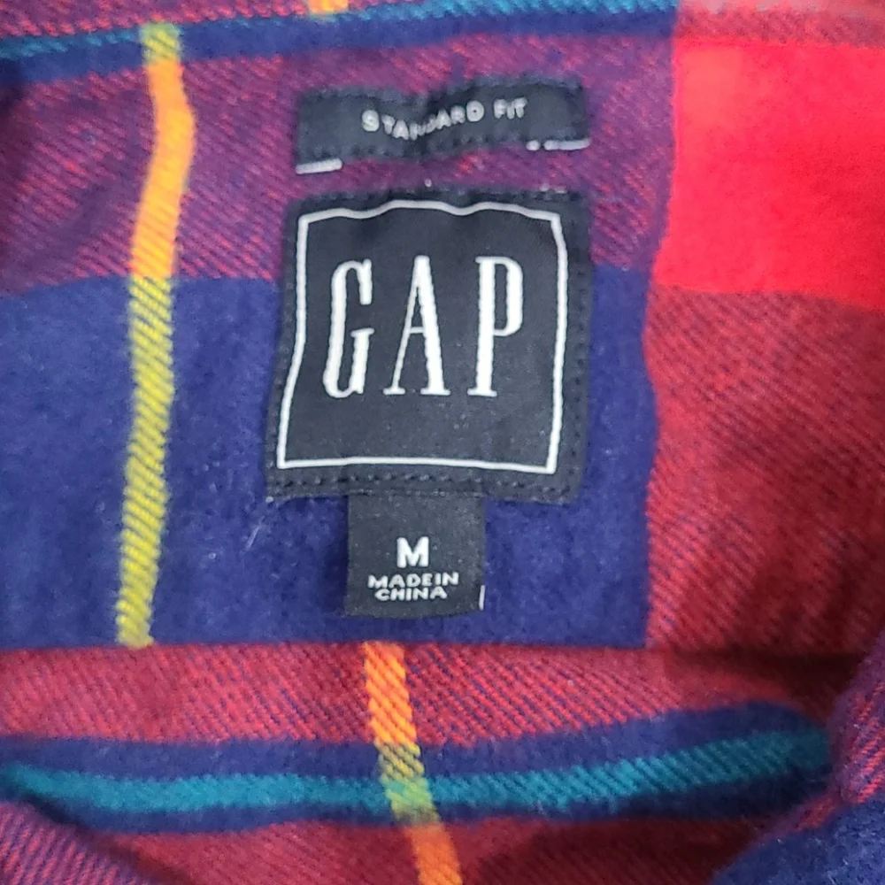 GAP PLAID FLANNEL BUTTON DOWN - Picture 3 of 4